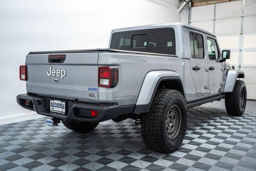 Billet Silver Metallic Clearcoat 2020 Jeep Gladiator Overland
