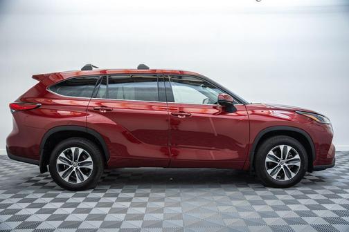 Ruby Flare Pearl 2022 Toyota Highlander XLE