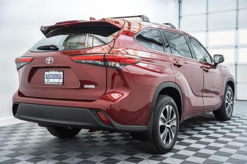 Ruby Flare Pearl 2022 Toyota Highlander XLE