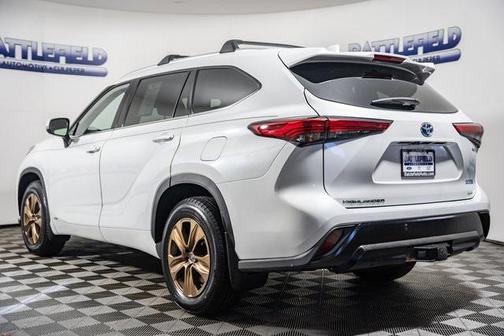 2022 Toyota Highlander Hybrid XLE