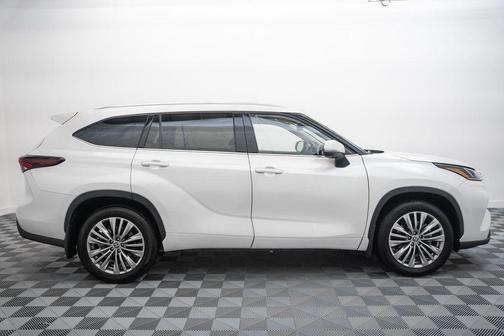 Wind Chill Pearl 2024 Toyota Highlander Platinum