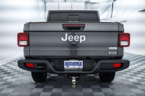 Granite Crystal Metallic Clearcoat 2022 Jeep Gladiator Overland