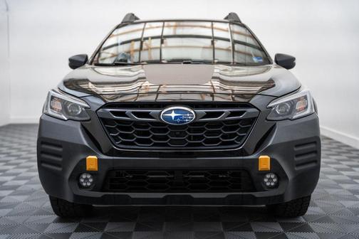 Crystal Black Silica 2023 Subaru Outback Wilderness