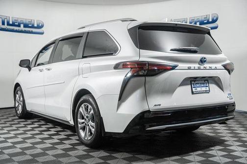 2024 Toyota Sienna Platinum 7 Passenger