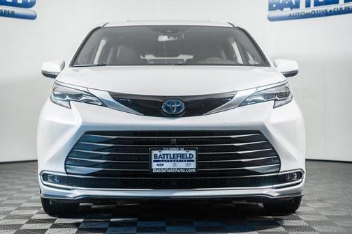 2024 Toyota Sienna Platinum 7 Passenger