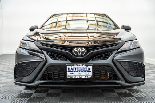 Midnight Black Metallic 2022 Toyota Camry SE