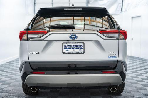 Silver Sky Metallic 2024 Toyota RAV4 Hybrid SE