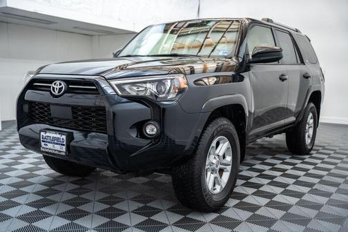 Midnight Black Metallic 2022 Toyota 4Runner SR5