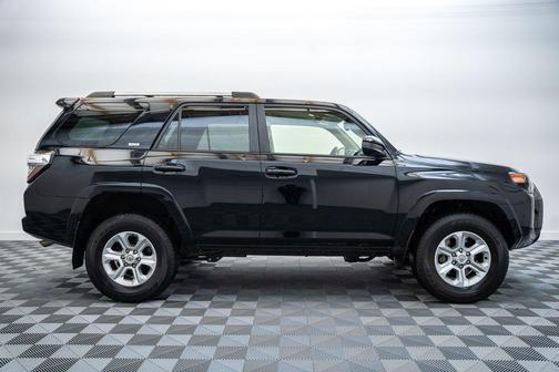 Midnight Black Metallic 2022 Toyota 4Runner SR5
