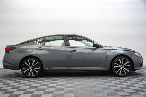 Gun Metallic 2022 Nissan Altima SR FWD