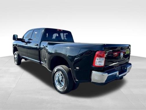 2024 RAM 3500 Tradesman Crew Cab 4x4 8' Box