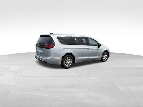 Silver Mist Clearcoat 2024 Chrysler Pacifica Touring L
