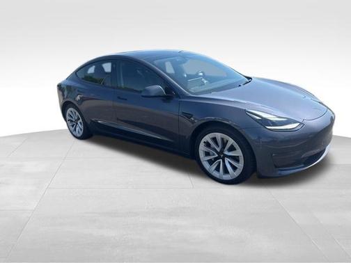 Gray 2022 Tesla Model 3 Long Range