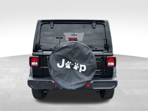 2023 Jeep Wrangler 4-Door Sahara 4x4