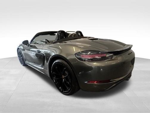 Aventurine Green Metallic 2024 Porsche 718 Boxster Style Edition
