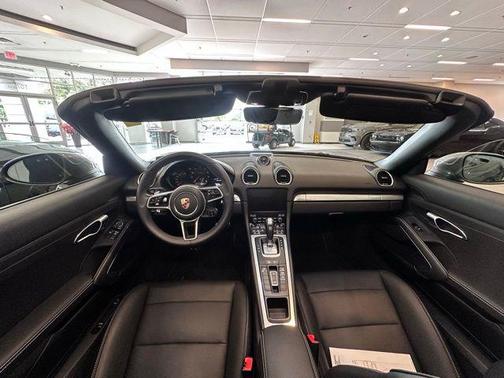 Aventurine Green Metallic 2024 Porsche 718 Boxster Style Edition
