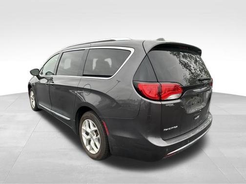 Granite Crystal Metallic Clearcoat 2018 Chrysler Pacifica Touring-L