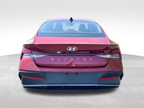 Ultimate Red 2025 Hyundai ELANTRA SE
