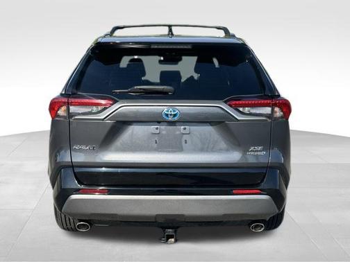 2020 Toyota RAV4 Hybrid SE