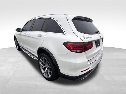 White 2022 Mercedes-Benz GLC 300 4MATIC
