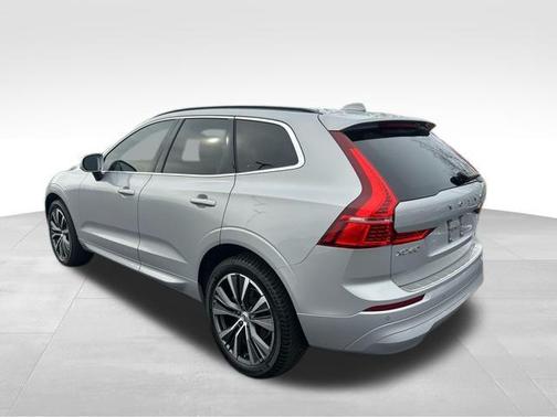 2022 Volvo XC60 B5 Momentum