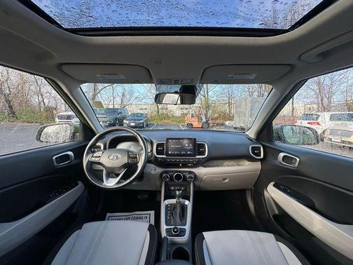 2024 Hyundai VENUE SEL