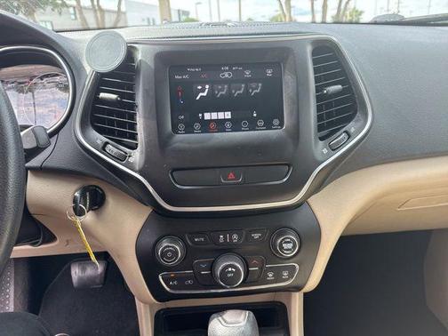 Velvet Red Pearlcoat 2019 Jeep Cherokee Latitude