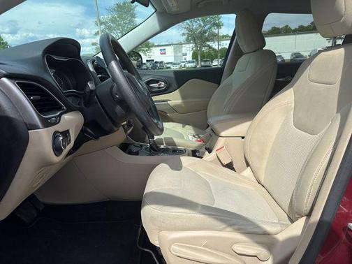 Velvet Red Pearlcoat 2019 Jeep Cherokee Latitude