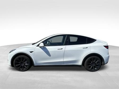 Pearl White Multi-Coat 2022 Tesla Model Y Long Range Dual Motor All-Wheel Drive