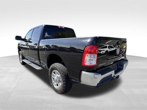 Diamond Black Crystal Pearlcoat 2022 RAM 2500 Big Horn Crew Cab 4x4 6'4' Box