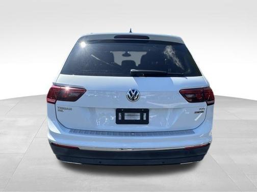 White 2018 Volkswagen Tiguan 2.0T SEL