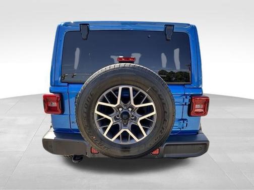 Hydro Blue Pearlcoat 2026 Jeep Wrangler 4-Door Sahara 4x4