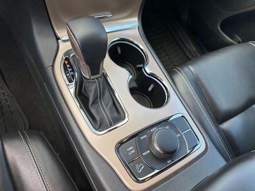 Diamond Black Crystal Pearlcoat 2017 Jeep Grand Cherokee Limited