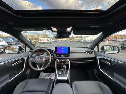 2025 Toyota RAV4 Hybrid SE