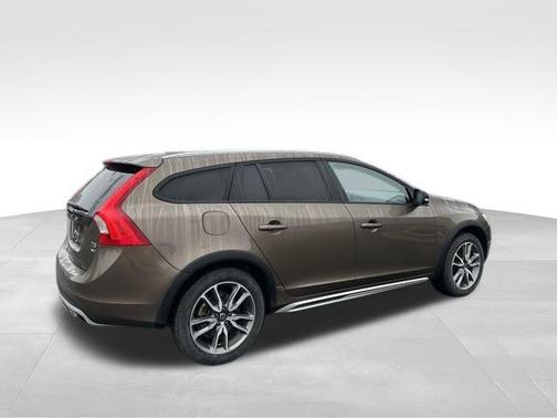 2018 Volvo V60 Cross Country T5