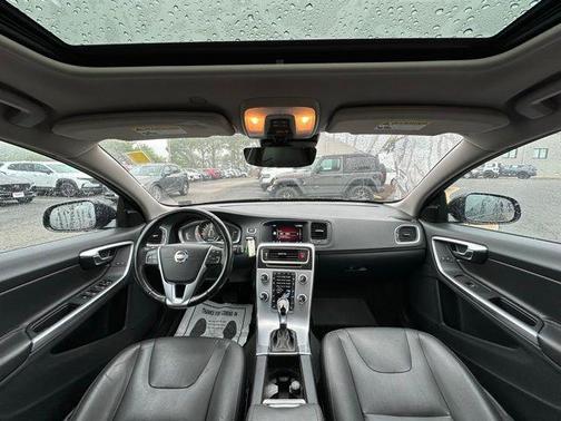 2018 Volvo V60 Cross Country T5