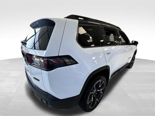 Bright White Clearcoat 2026 Jeep Cherokee Overland