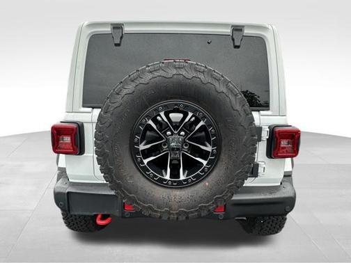 Bright White Clearcoat 2025 Jeep Wrangler Rubicon