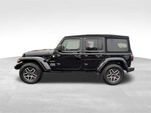 Black Clearcoat 2024 Jeep Wrangler 4-Door Sahara 4x4