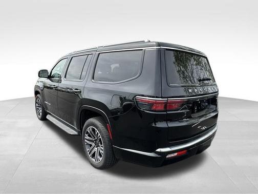 Diamond Black Crystal Pearlcoat 2025 Jeep Wagoneer 4x4