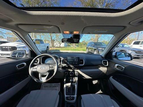 2024 Hyundai VENUE SEL