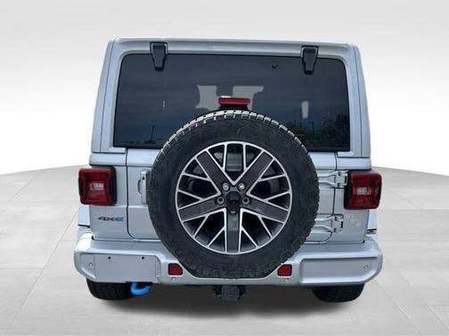 Silver Zynith Clearcoat 2024 Jeep Wrangler 4xe High Altitude