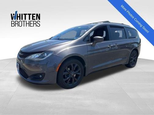 Granite Crystal Metallic Clearcoat 2020 Chrysler Pacifica Touring