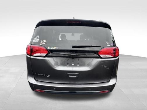 Granite Crystal Metallic Clearcoat 2020 Chrysler Pacifica Touring