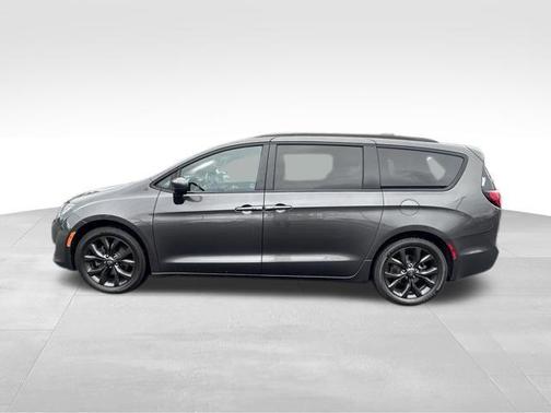 Granite Crystal Metallic Clearcoat 2020 Chrysler Pacifica Touring