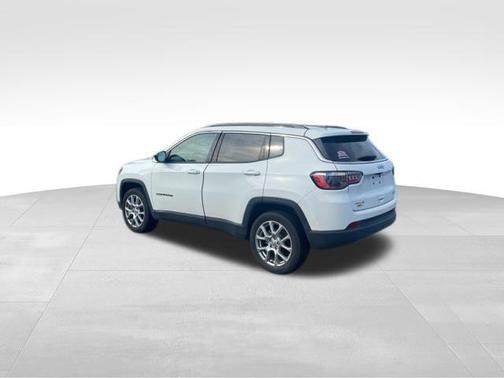 2022 Jeep Compass Latitude Lux