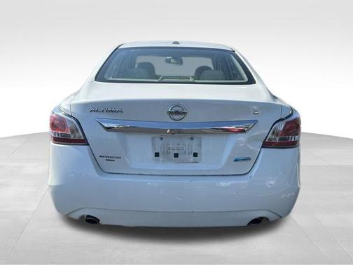 Pearl White 2014 Nissan Altima 2.5 S