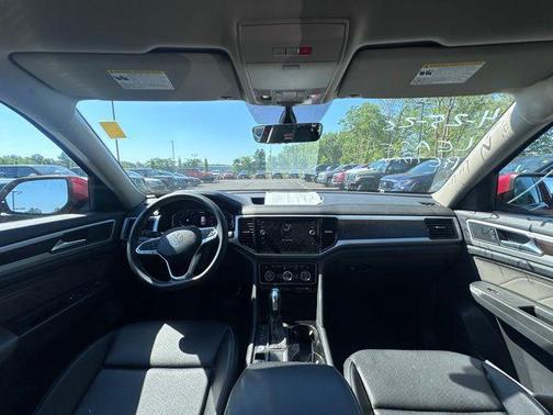 Red Metallic 2023 Volkswagen Atlas 3.6L SE w/Technology