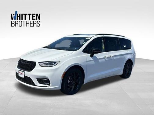 Bright White Clearcoat 2026 Chrysler Pacifica Limited