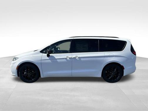 Bright White Clearcoat 2026 Chrysler Pacifica Limited
